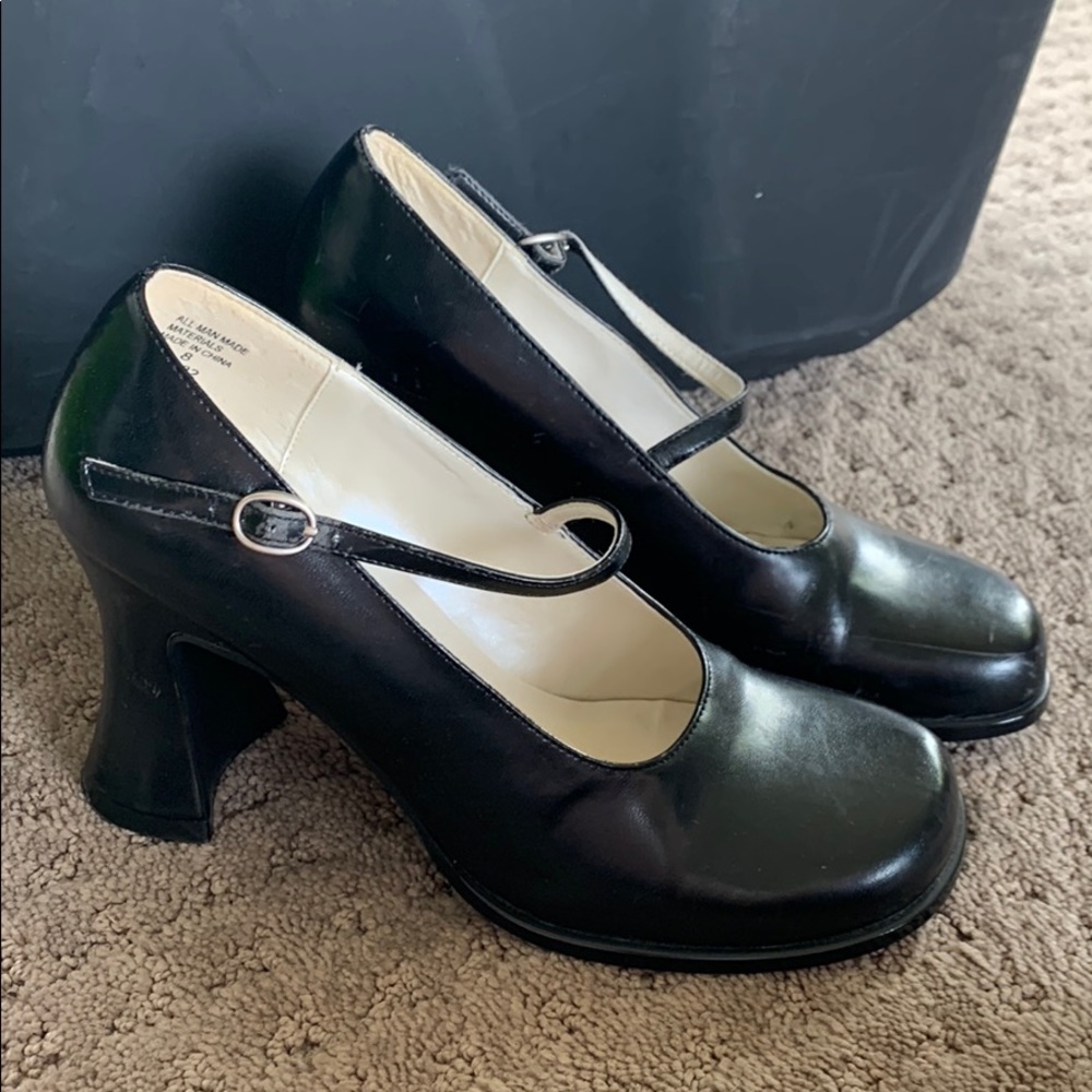Black Mary Jane heels